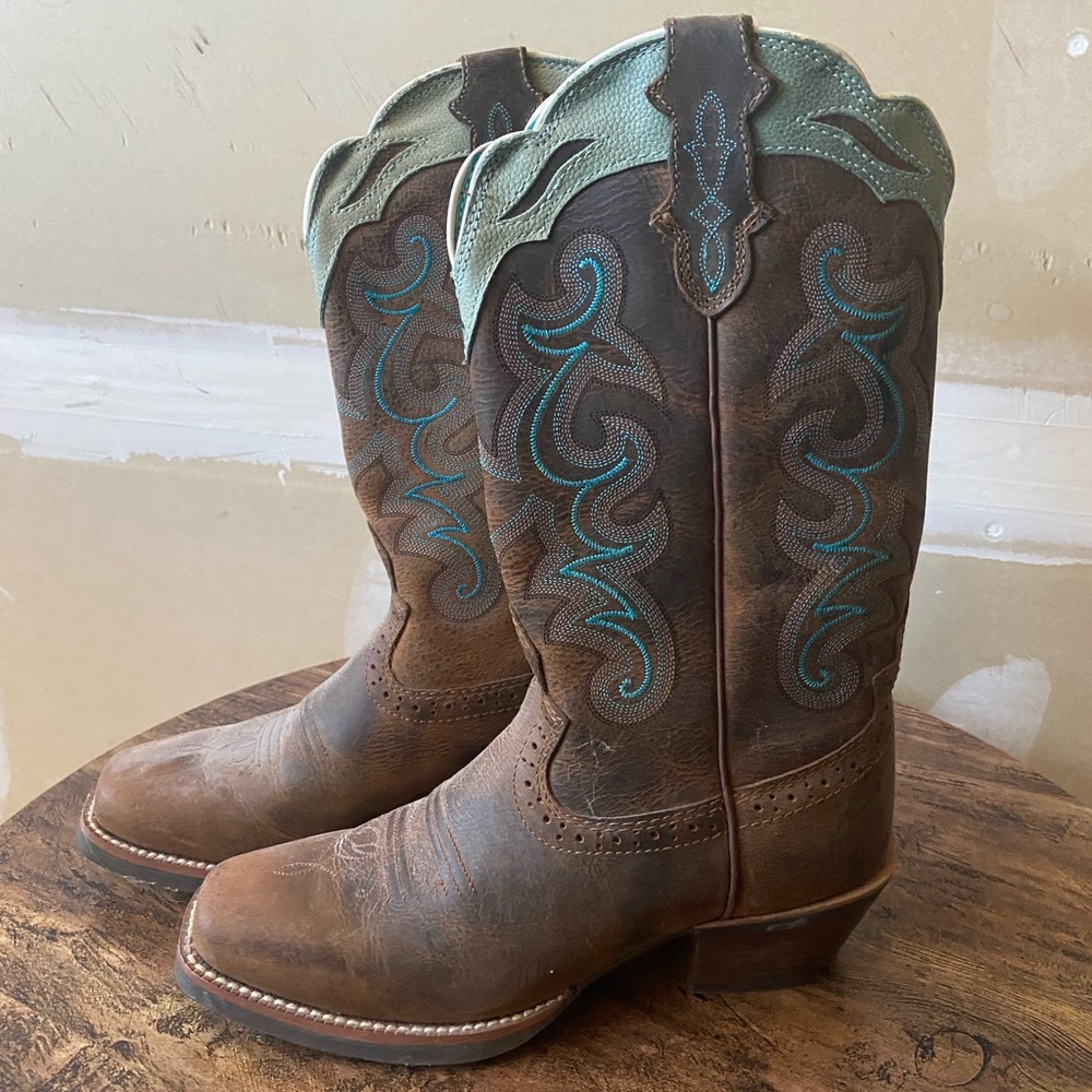 Justin Cowgirl Boot! Excellent condition!